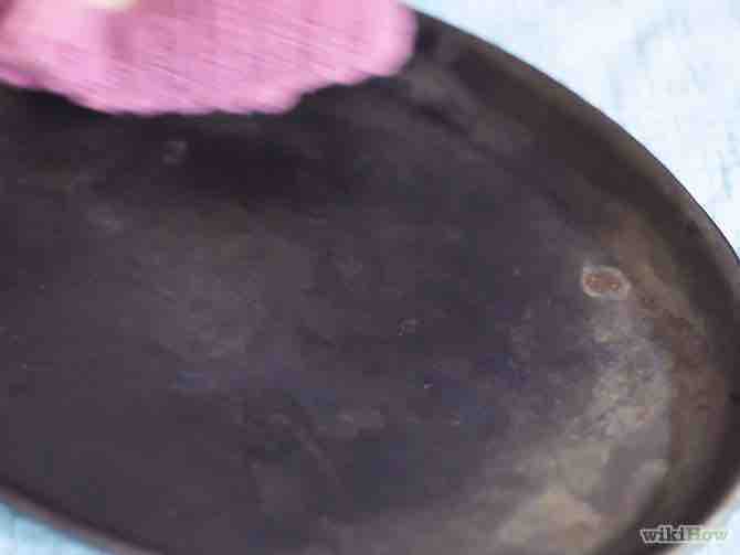 Imagen titulada Clean Cast Iron Step 3