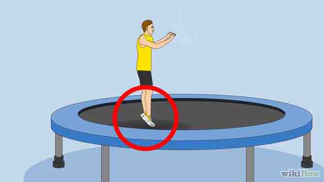 hacer un salto mortal hacia atrás en un trampolín