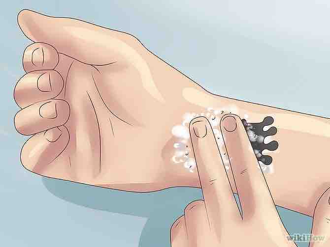 Imagen titulada Remove a Tattoo at Home With Salt Step 1