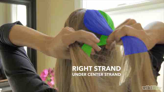 Imagen titulada Make a Dutch Braid Step 4