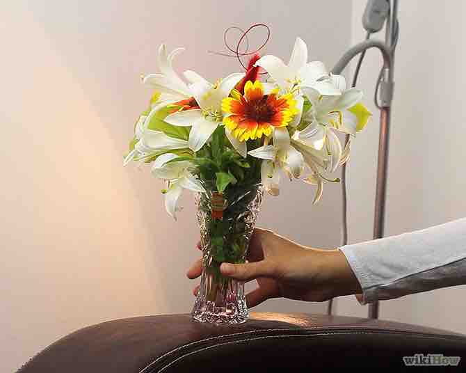 Imagen titulada Arrange Flowers Step 5