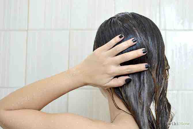 Imagen titulada Wash Long Hair Step 4