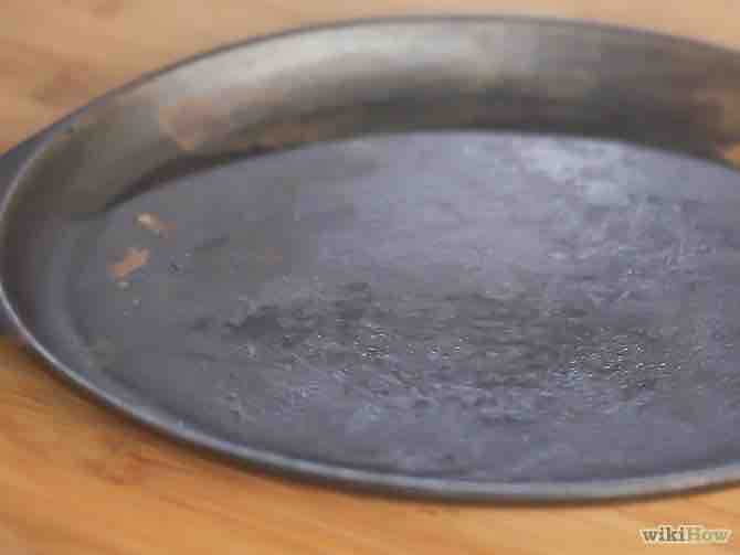 Imagen titulada Clean Cast Iron Step 1