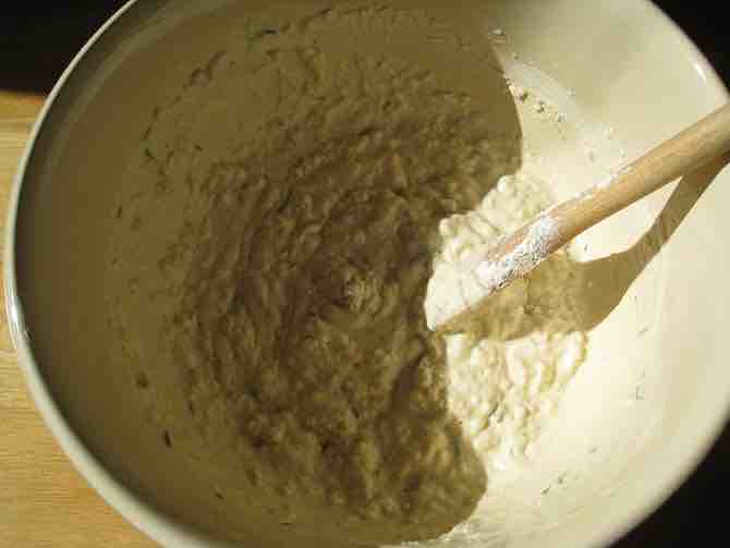 Imagen titulada Gradually add more flour.