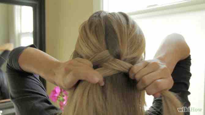 Imagen titulada Make a Dutch Braid Step 6