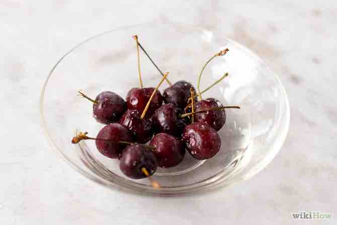 Imagen titulada Eat Cherries Step 4