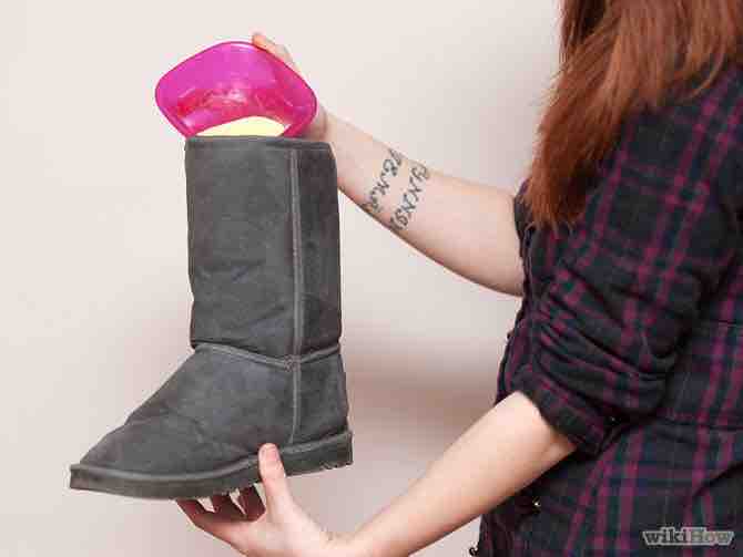 Imagen titulada Deodorize Ugg Boots Step 2