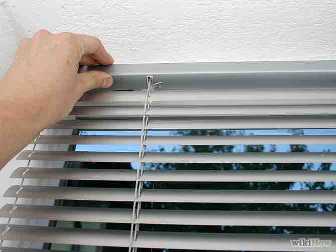 Imagen titulada Clean Window Shades Step 7