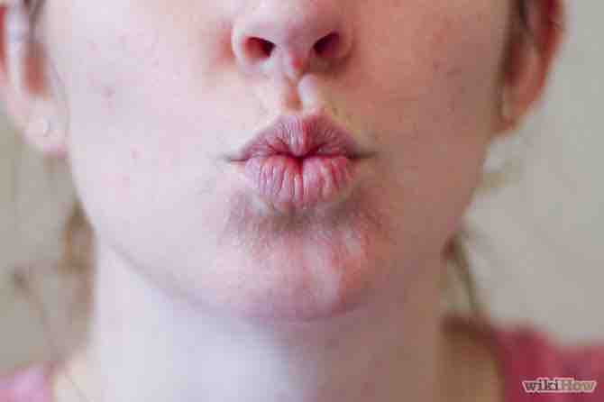 Imagen titulada Heal Sore Lips Step 5