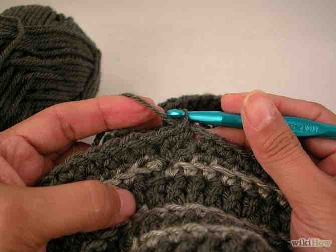 Imagen titulada Crochet a Skull Cap Step 16