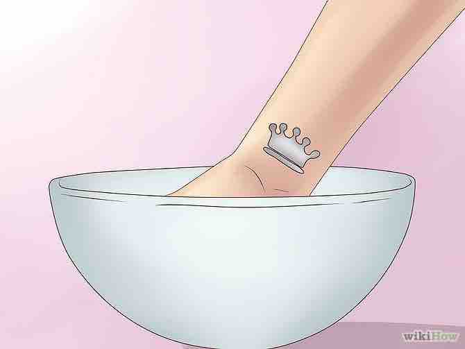 Imagen titulada Remove a Tattoo at Home With Salt Step 2