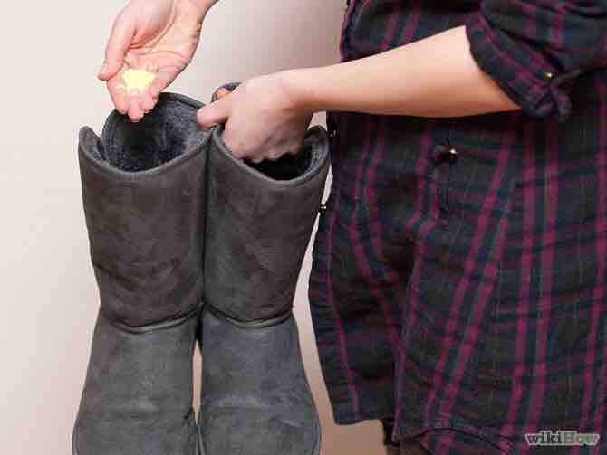 Imagen titulada Deodorize Ugg Boots Step 5