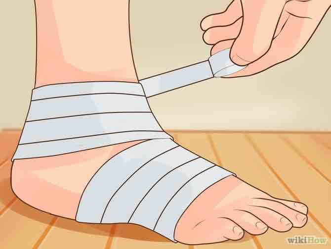 Imagen titulada Wrap an Ankle Step 6