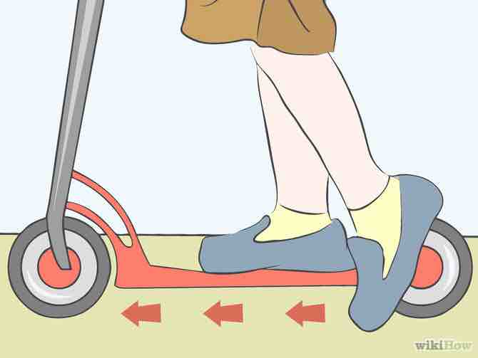 Imagen titulada Ride a Scooter Step 4