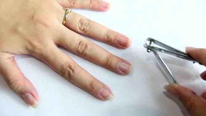 Imagen titulada Take Care of Your Hands and Nails Step 5 preview