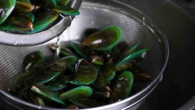 Imagen titulada Clean Mussels Step 4 preview