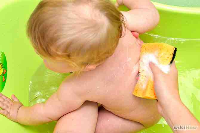 Imagen titulada Bathe a Newborn Step 10