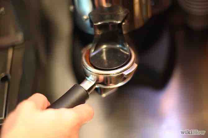 Imagen titulada Make an Espresso (Espresso Machine Coffee) Step 7