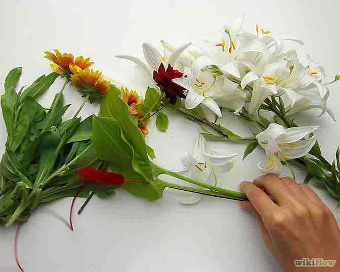 Imagen titulada Arrange Flowers Step 4