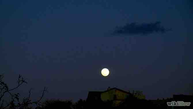 Imagen titulada Photograph the Moon Step 7