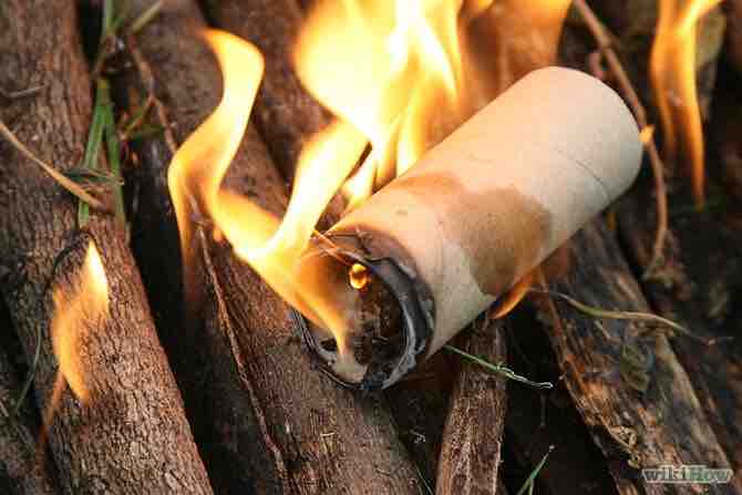 hacer encendedores con rollos de papel y pelusa