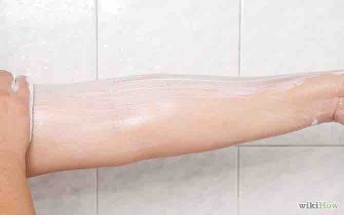 Imagen titulada Shave Your Arms Step 4