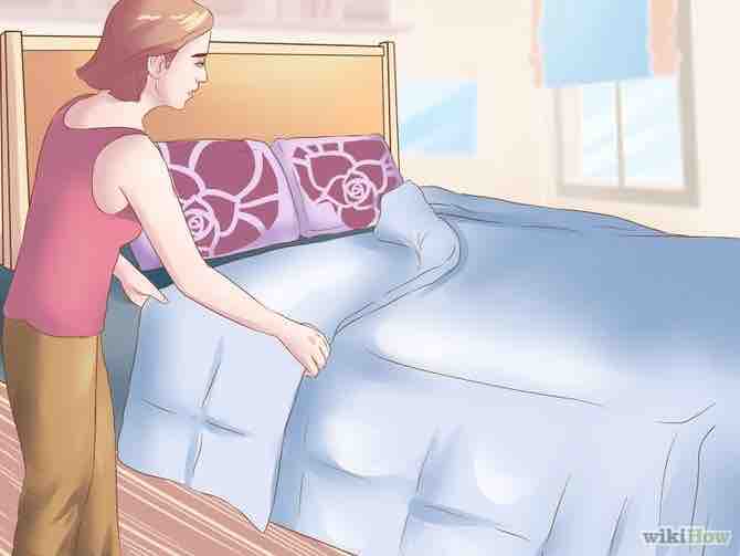 Imagen titulada Make up a Bed Neatly Step 14