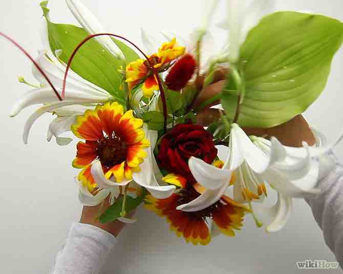 Imagen titulada Arrange Flowers Step 14