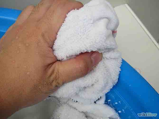 Imagen titulada Hand Wash Delicates Step 7