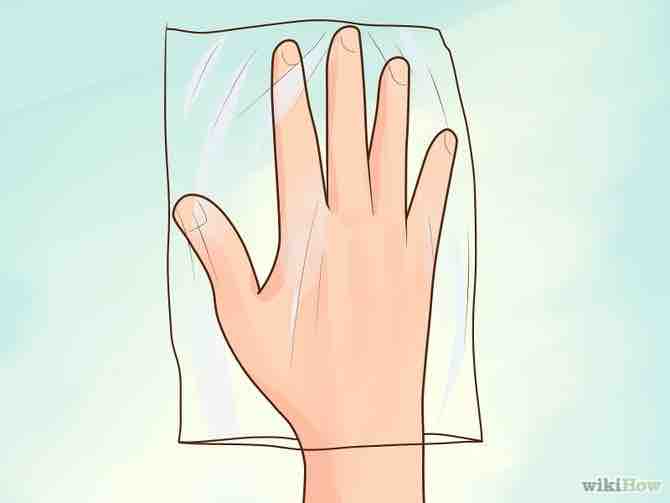 Imagen titulada Cure Severely Chapped Hands Step 2