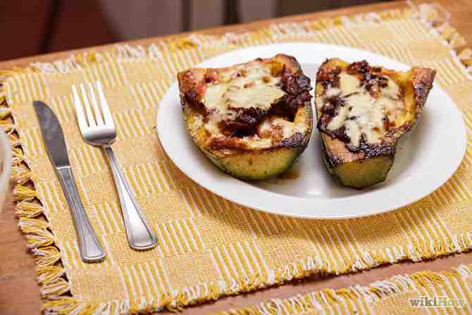 preparar tazas de calabacín rellenas con tomate y mozzarella